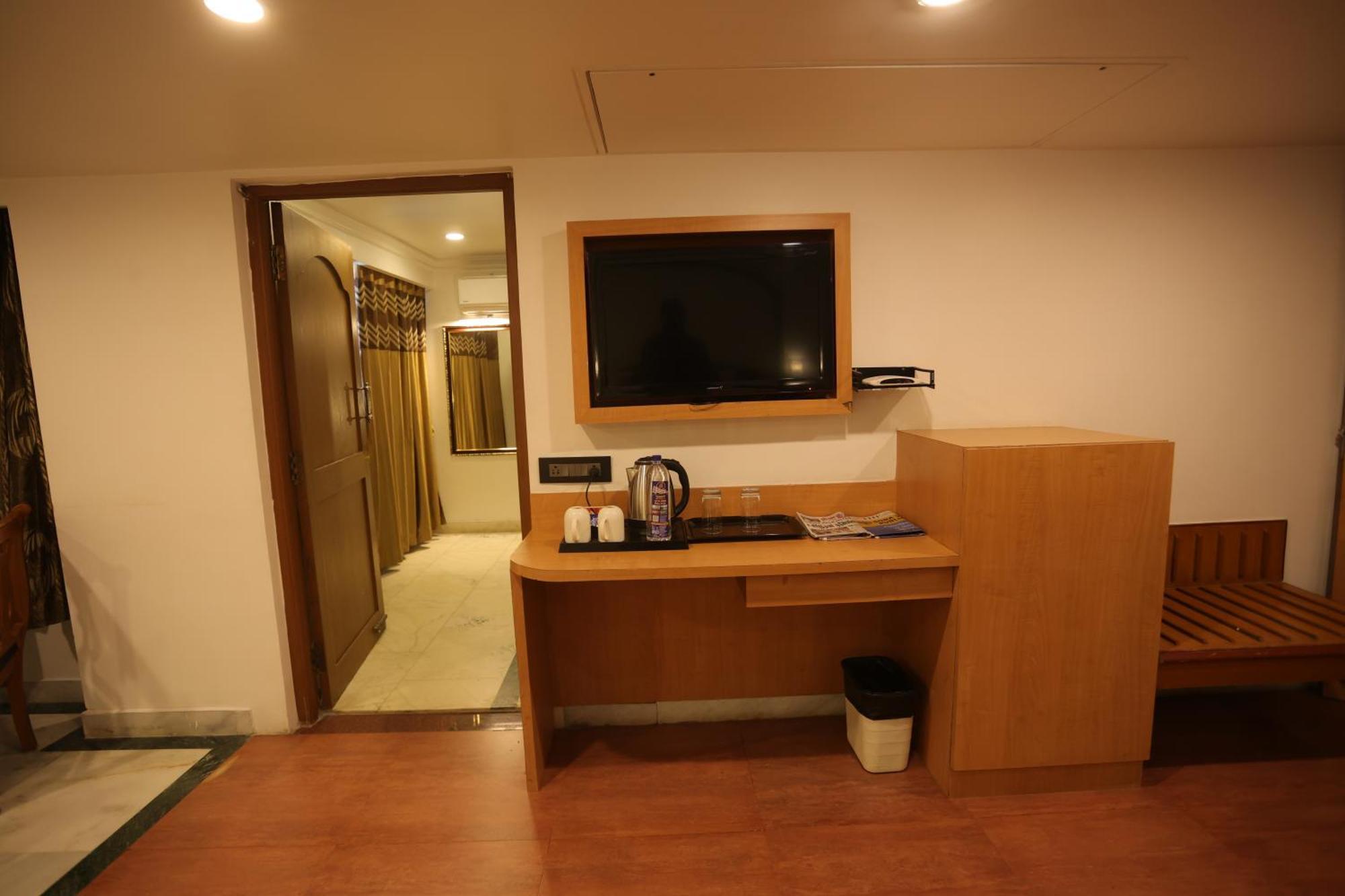 Dfront Golden Palace Namakkal Exterior photo
